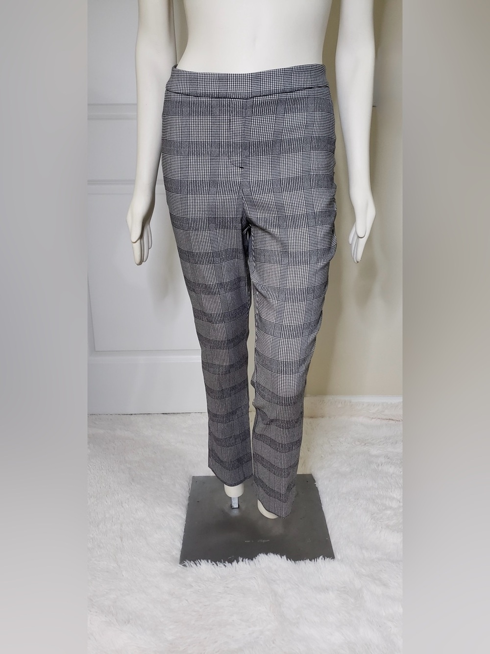 Liz Claiborne LAURA Plaid Straight Leg Pants Size 12 Career Office Black White